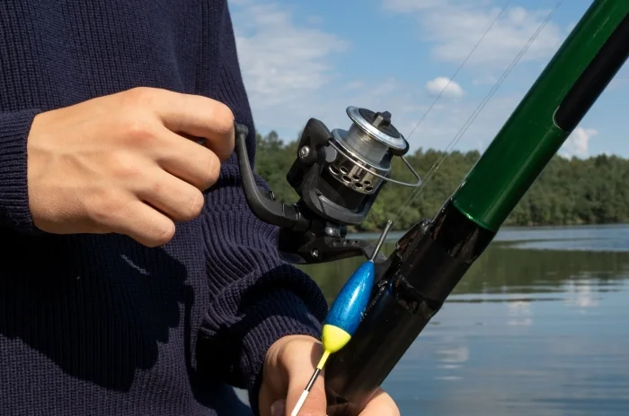 Vlasec, pletená šnúra a fluorocarbon: ako vybrať správny materiál na rybačku